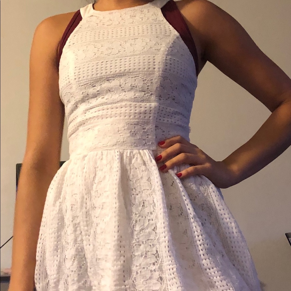 White lace sleeveless dress by Aqua